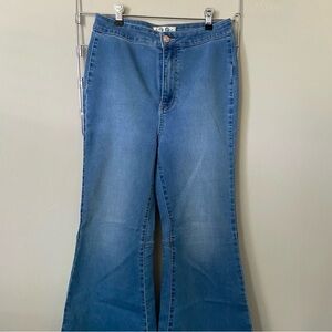 Women's Free People cropped Blue Flared Jeans size 28